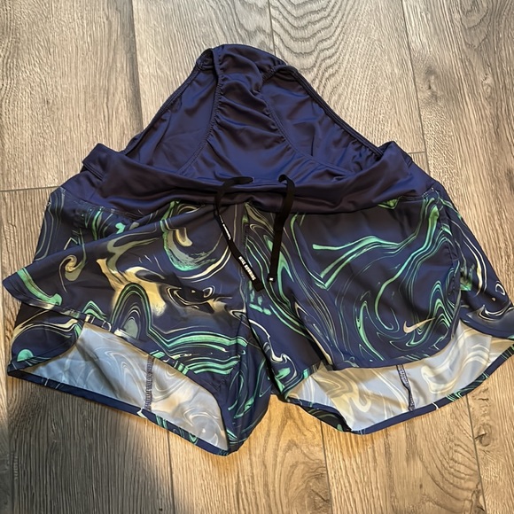Medium Nike running shorts - Picture 2 of 3